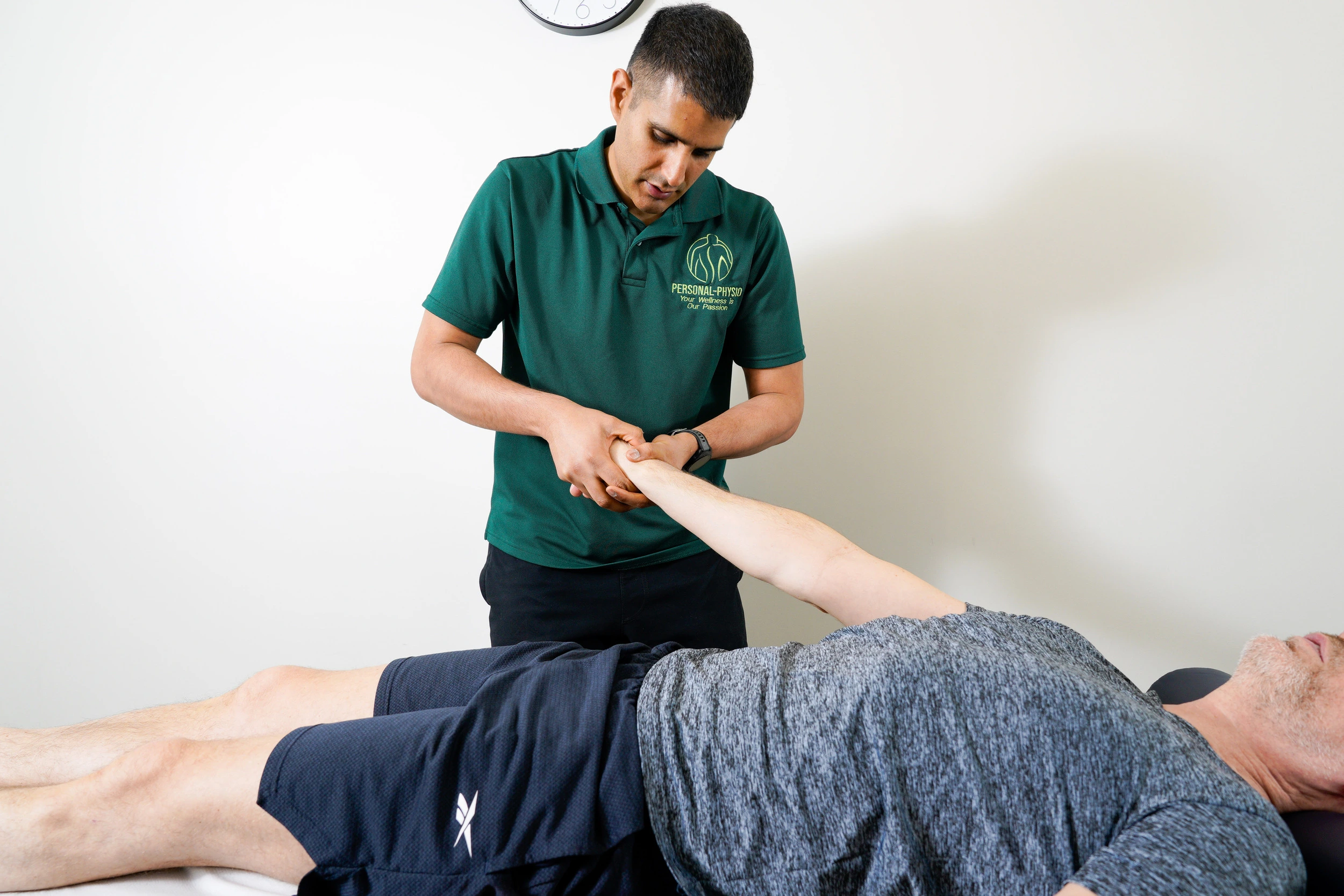 Clinical assessment and treatment of the arm during an appointment